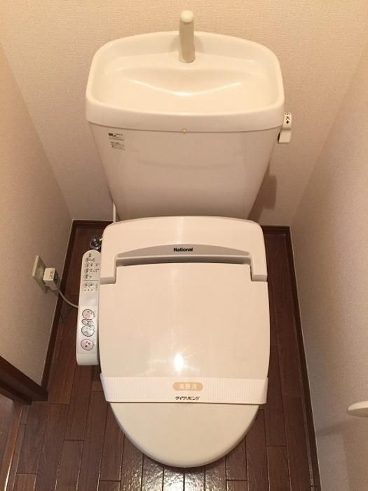 【トイレ】　温水洗浄暖房便座も完備しておりますよ☆