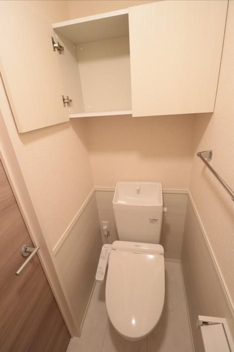 【トイレ】　嬉しい温水洗浄暖房便座付きですよ♪