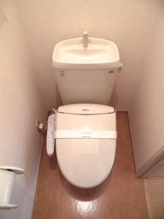 【トイレ】　嬉しい温水洗浄暖房便座ありますよ☆