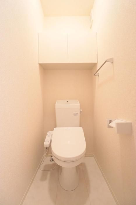 【トイレ】　温水洗浄暖房便座もあります☆