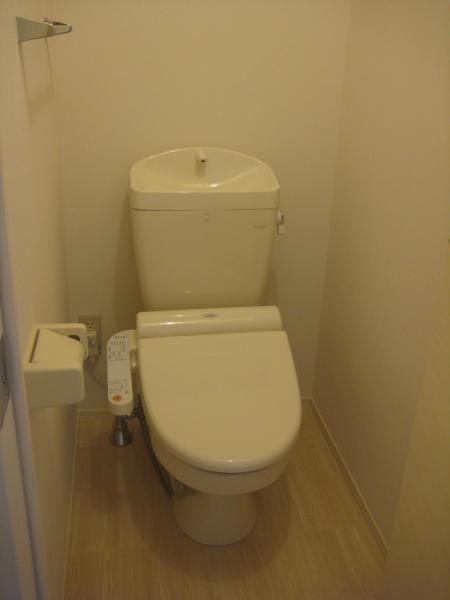 【トイレ】　温水洗浄暖房完備してますよ☆