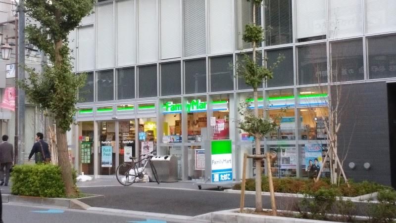 【周辺】　ファミリーマート南浦和駅西口店　５４０ｍ