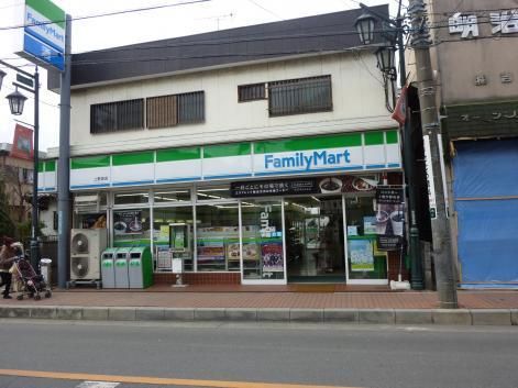 【周辺】　ファミリーマート上野芝店　８３０ｍ