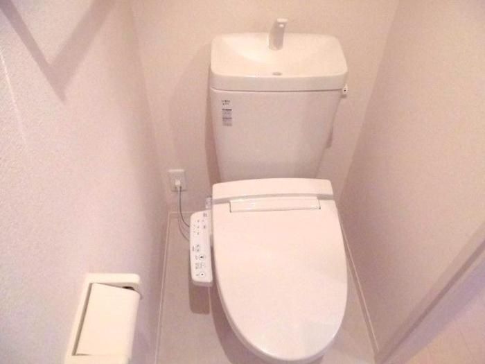 【トイレ】　温水洗浄暖房便座までありますよ☆