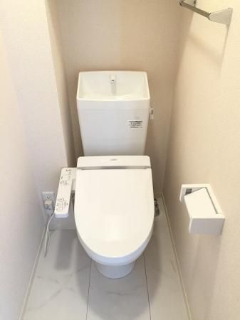 【トイレ】　温水洗浄暖房便座付き！