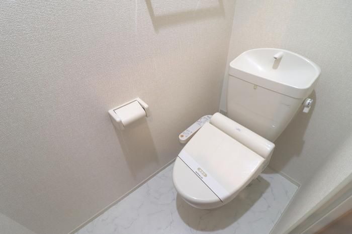 【トイレ】　温水洗浄便座です