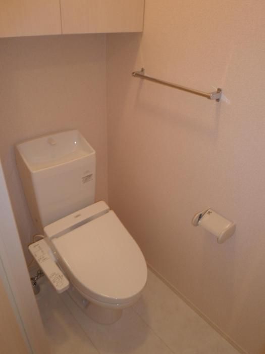 【トイレ】　温水洗浄暖房便座も完備♪