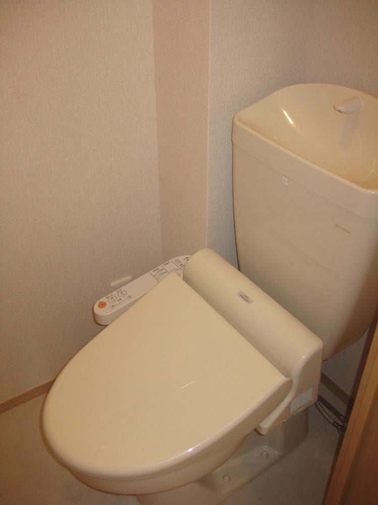 【トイレ】　温水洗浄便座付きのトイレ♪